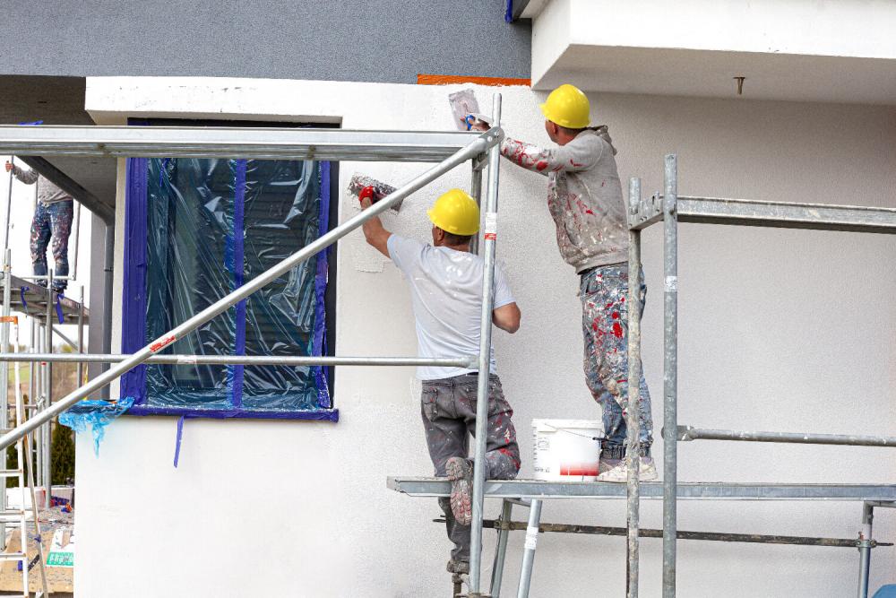 professionnel du ravalement en œuvre